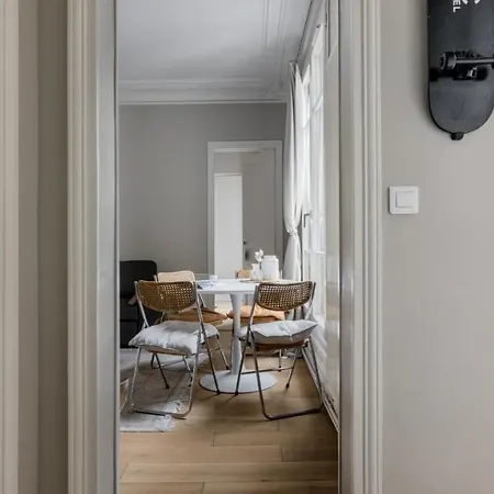 Apartment Charming Parisian - 50 M2 - Trendy 9th District *
